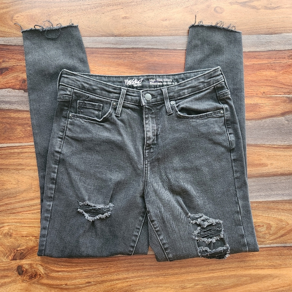 Distressed Mossimo Black Denim Jeans Size 6/R 28 Factory Distressed  Comfortable